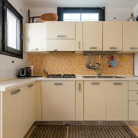 Roberta 3*